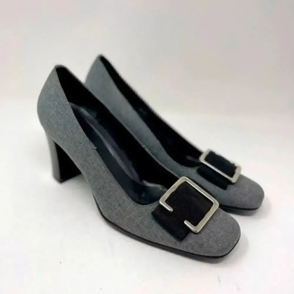 Etienne Aigner womans gray heels large buckle 7M BoxB